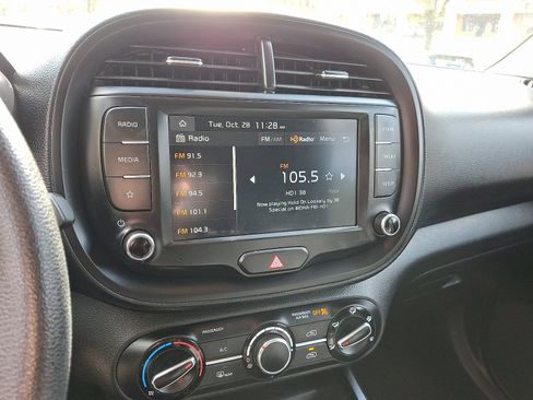 Used 2023 Kia Soul LX w/ LX Technology Package image 23