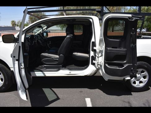 Used 2017 Nissan Titan S AWD/4WD image 18