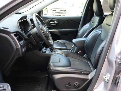 Used 2020 Jeep Cherokee Latitude Plus AWD/4WD image 17