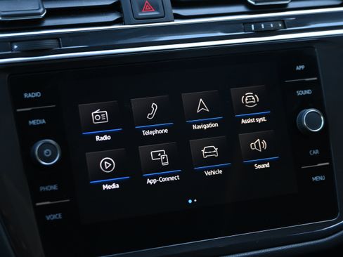 Used 2023 Volkswagen Tiguan SE w/ Panoramic Sunroof Package FWD image 21