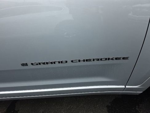 Used 2025 Jeep Grand Cherokee Summit w/ Adv Protech Group IV AWD/4WD image 19