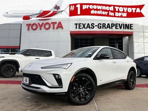 Used 2025 Buick Envista Sport Touring image 1