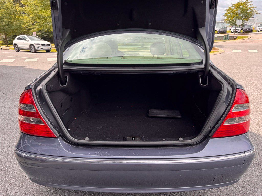 Used 2005 Mercedes-Benz E 320 CDI Sedan image 24
