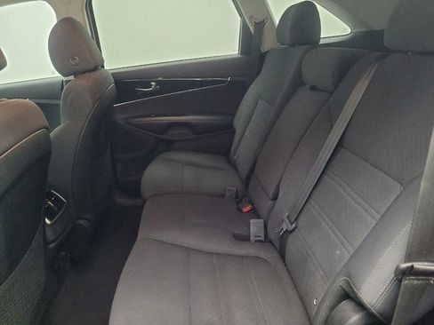 Used 2019 Kia Sorento LX w/ LX Convenience Package image 18