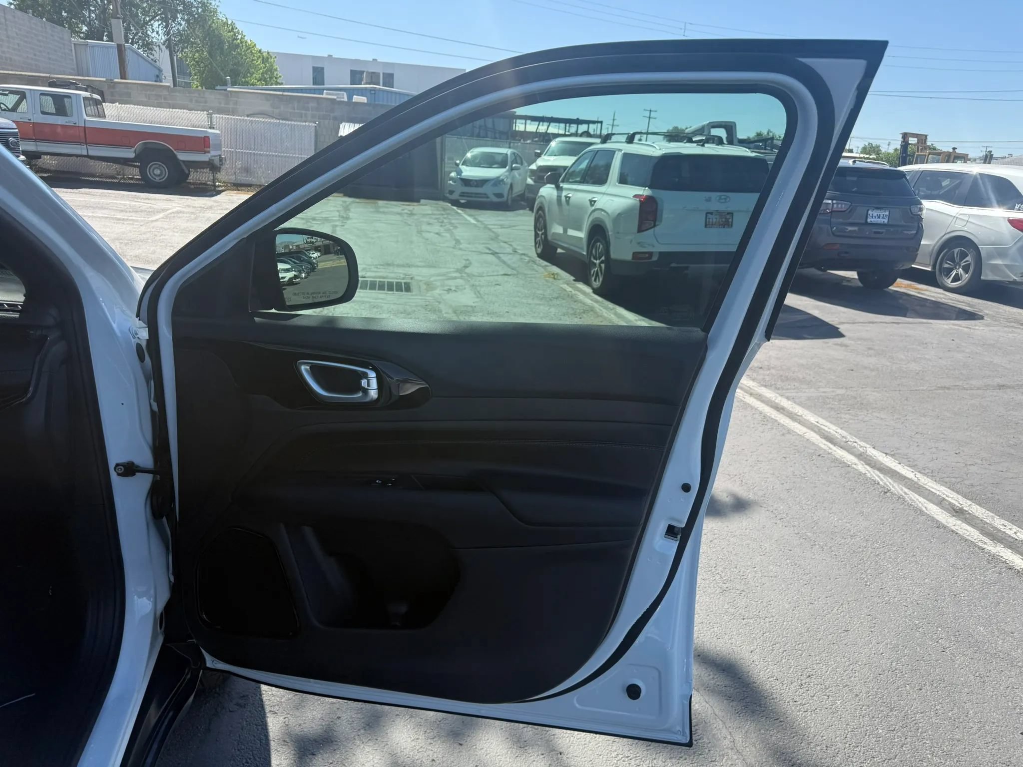 Used 2026 Jeep Compass Latitude AWD/4WD image 27