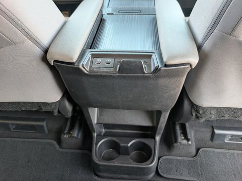 Used 2025 Toyota Sienna LE FWD image 8