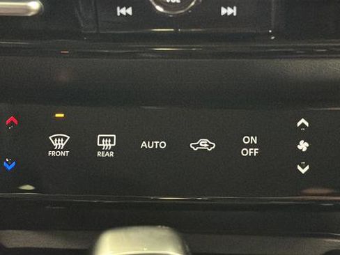 Used 2025 Nissan Kicks SR FWD image 17