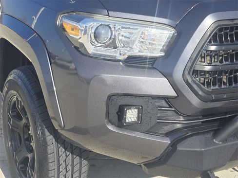 Used 2016 Toyota Tacoma TRD Sport w/ Towing Package image 9