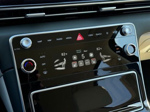 Used 2025 Genesis GV80 2.5T Standard image 30