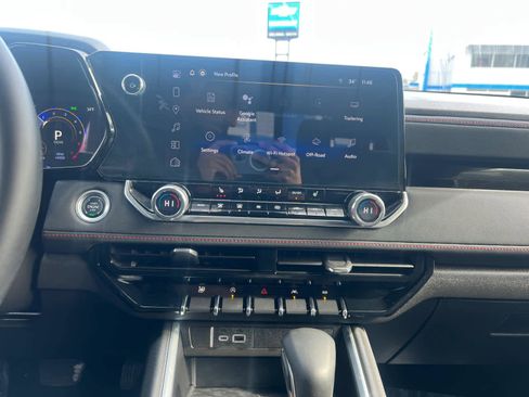 Certified 2024 Chevrolet Colorado Z71 w/ LPO, Dark Essentials Package image 24