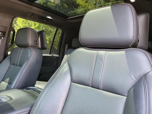 Used 2021 Chevrolet Suburban RST w/ Luxury Package AWD/4WD image 12