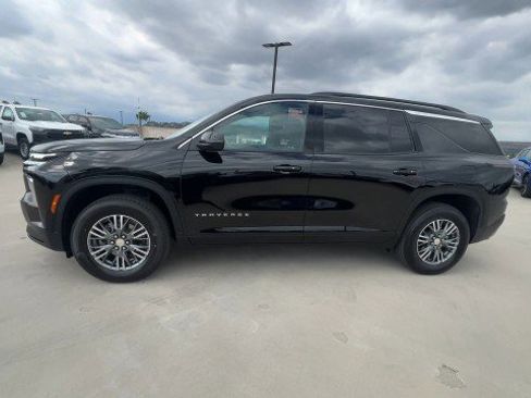 Used 2025 Chevrolet Traverse LT FWD image 5