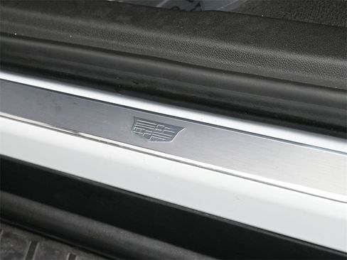 Certified 2023 Cadillac XT6 Sport w/ LPO, ONYX Package image 21