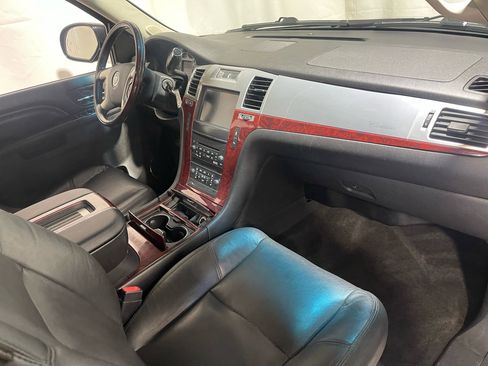 Used 2012 Cadillac Escalade Luxury image 11