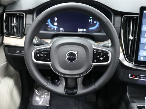 Used 2025 Volvo XC90 T8 Plus w/ Protection Package Premier AWD/4WD image 22