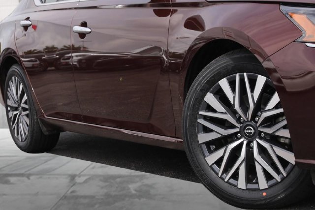 Certified 2025 Nissan Altima 2.5 SV FWD image 3