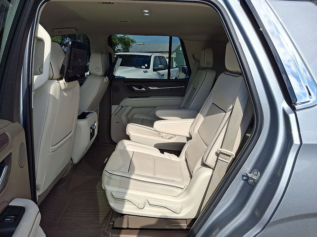 Used 2024 GMC Yukon Denali w/ Advanced Technology Package AWD/4WD image 26