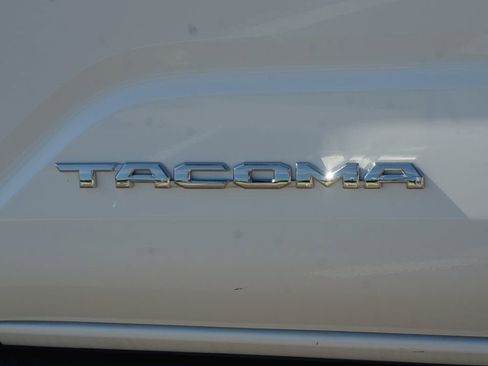 Used 2025 Toyota Tacoma SR5 AWD/4WD image 19