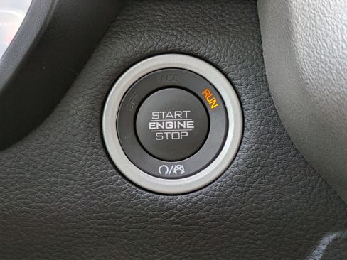 Used 2019 RAM 1500 Laramie image 25