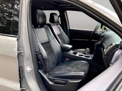 Used 2019 Jeep Grand Cherokee Altitude AWD/4WD image 8