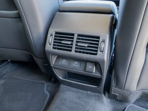 Used 2025 Land Rover Discovery Sport S image 25