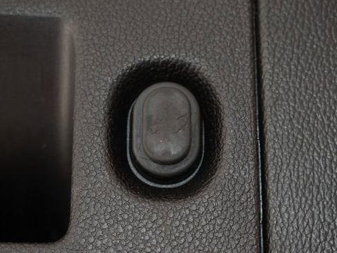 Used 2016 GMC Yukon SLT AWD/4WD image 17
