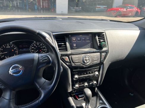 Used 2020 Nissan Pathfinder SV FWD image 12