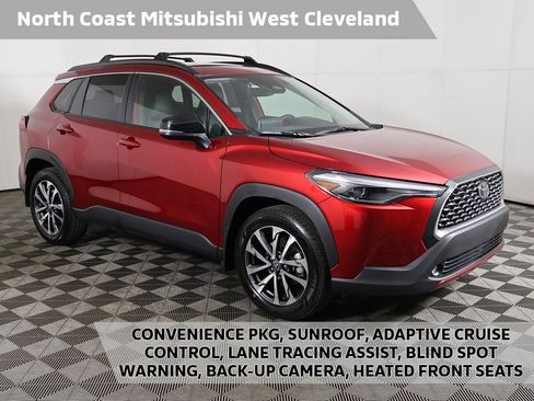 Used 2025 Toyota Corolla Cross XLE image 1