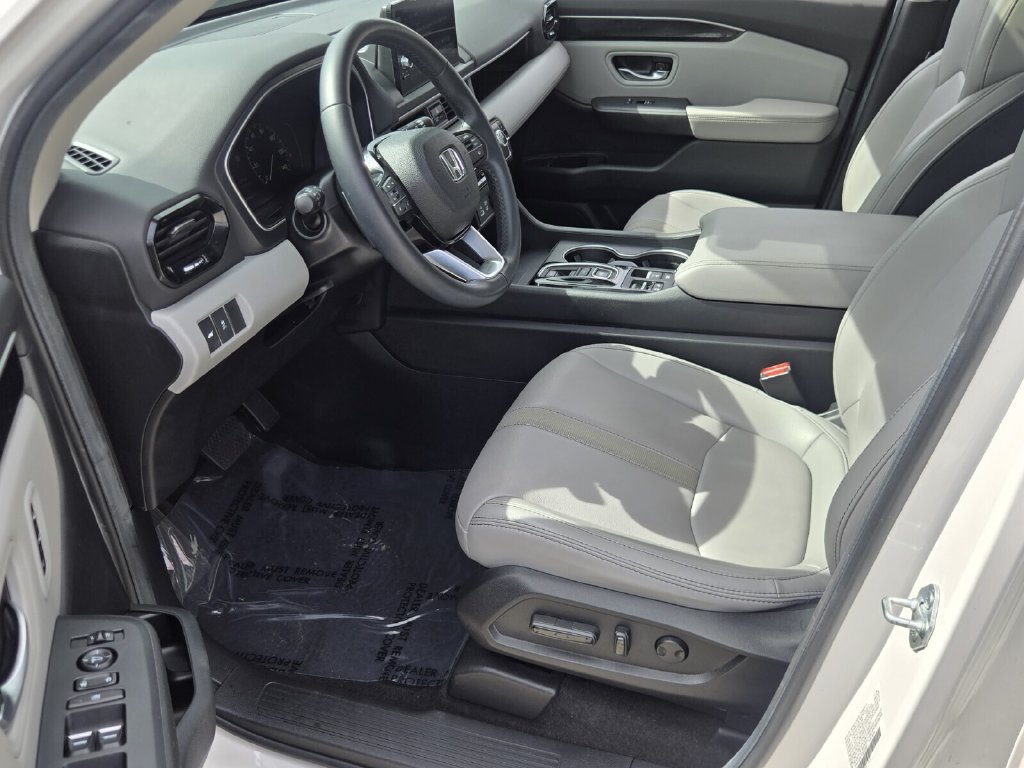 Certified 2025 Honda Pilot Touring image 11