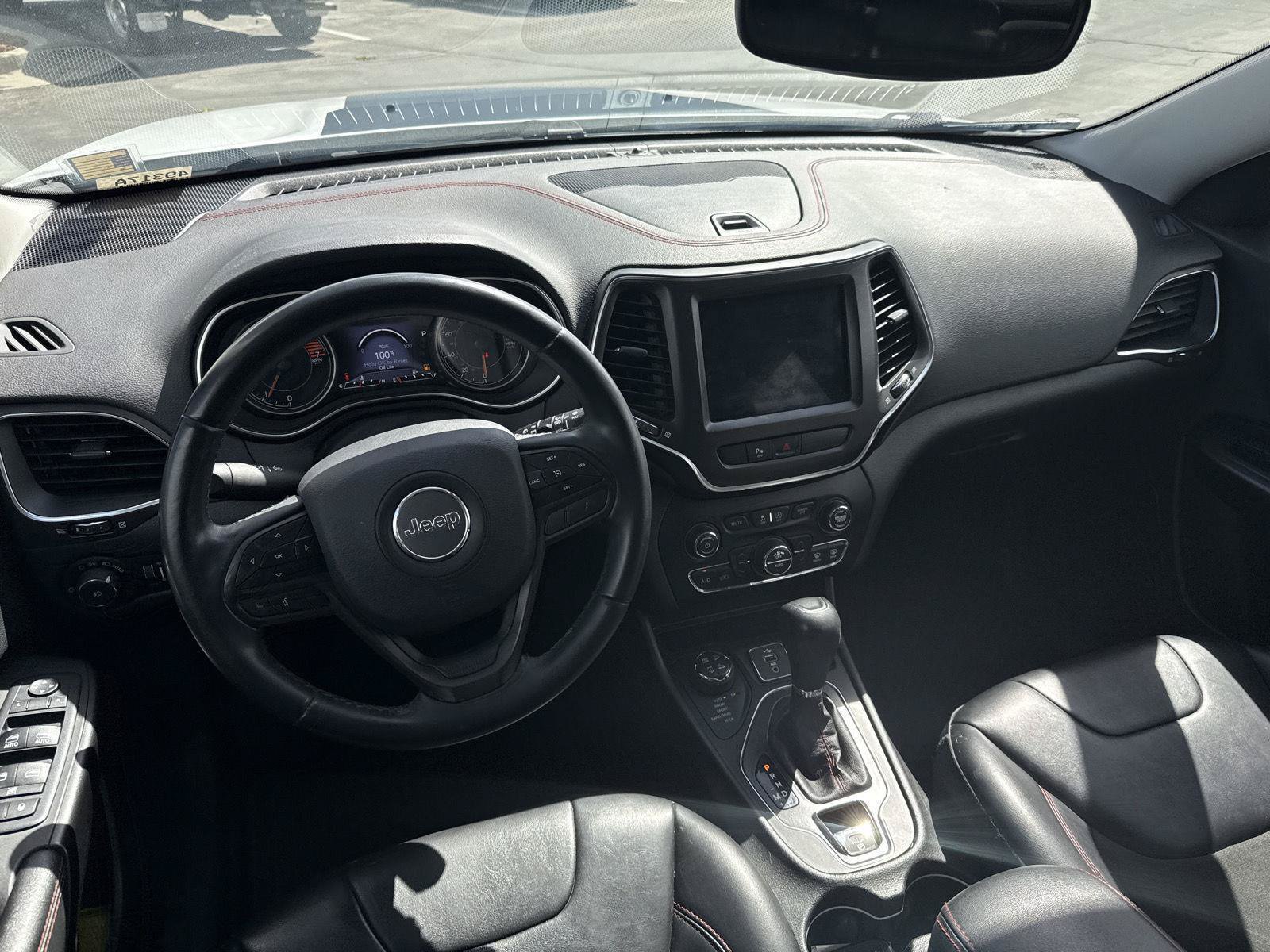 Used 2019 Jeep Cherokee Trailhawk AWD/4WD image 18