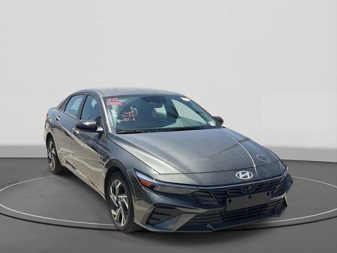 Used 2025 Hyundai Elantra SEL FWD image 6