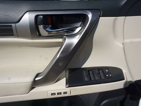 Used 2023 Lexus GX 460 Luxury w/ Accessory Package AWD/4WD image 4