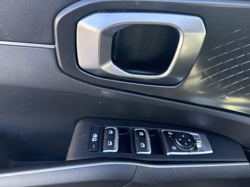 Used 2024 Kia Sorento S image 16