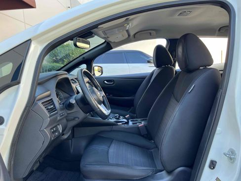 Used 2018 Nissan Leaf SV w/ SV Technology Package image 3