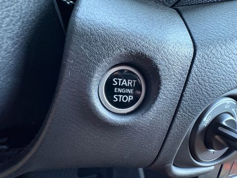 Used 2024 Nissan Frontier PRO-4X w/ Technology Package AWD/4WD image 30
