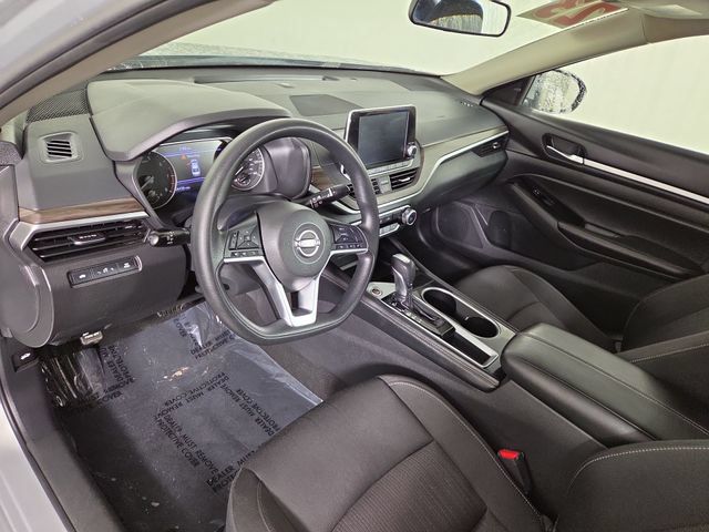 Used 2023 Nissan Altima 2.5 SV FWD image 14