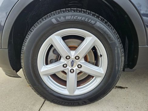 Used 2017 Ford Explorer XLT w/ Equipment Group 202A AWD/4WD image 9
