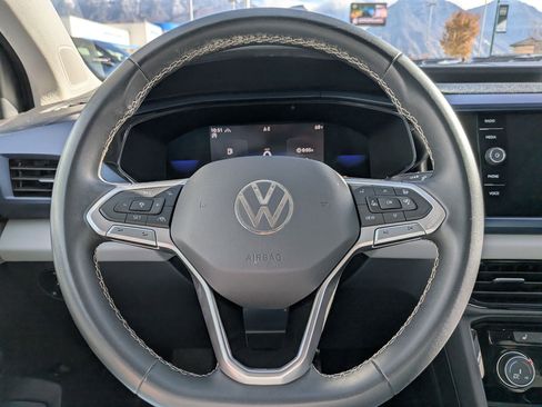 Certified 2023 Volkswagen Taos SE w/ Panoramic Sunroof Package image 18