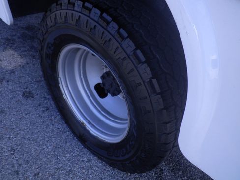 Used 2022 Ford F350 XL w/ Power Equipment Group image 12