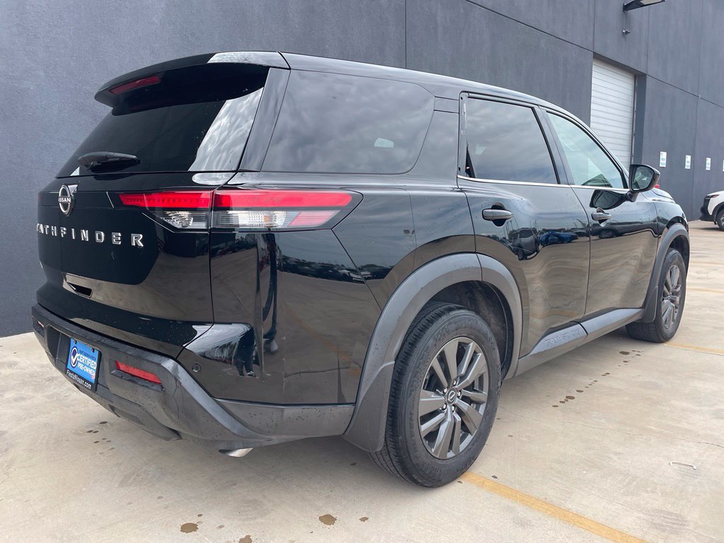 Used 2024 Nissan Pathfinder S FWD image 3