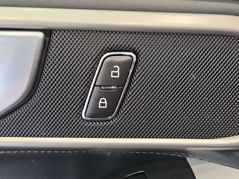 Certified 2023 Ford Explorer XLT w/ Equipment Group 202A AWD/4WD image 18