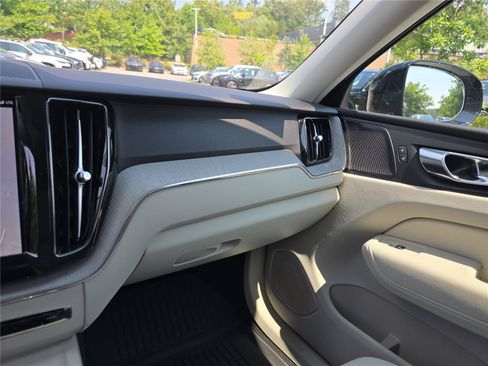 Used 2024 Volvo XC60 B5 Plus AWD/4WD image 24