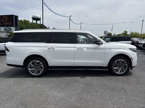 Used 2025 Lincoln Navigator L Reserve AWD/4WD image 8