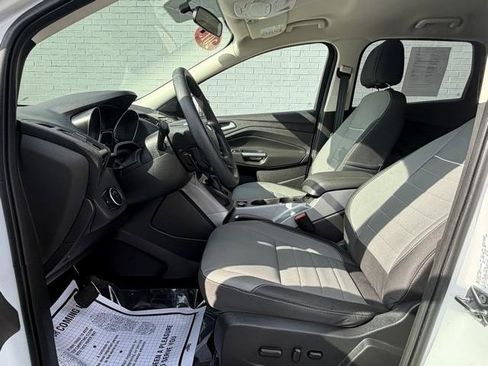 Used 2015 Ford Escape SE image 10