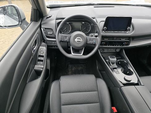 Used 2024 Nissan Rogue SV w/ SV Premium Package image 21