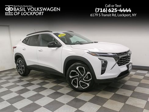 Used 2025 Chevrolet Trax RS FWD image 1