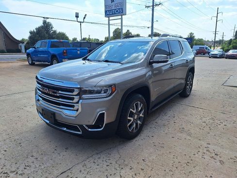 Used 2023 GMC Acadia SLT w/ Preferred Package AWD/4WD image 3
