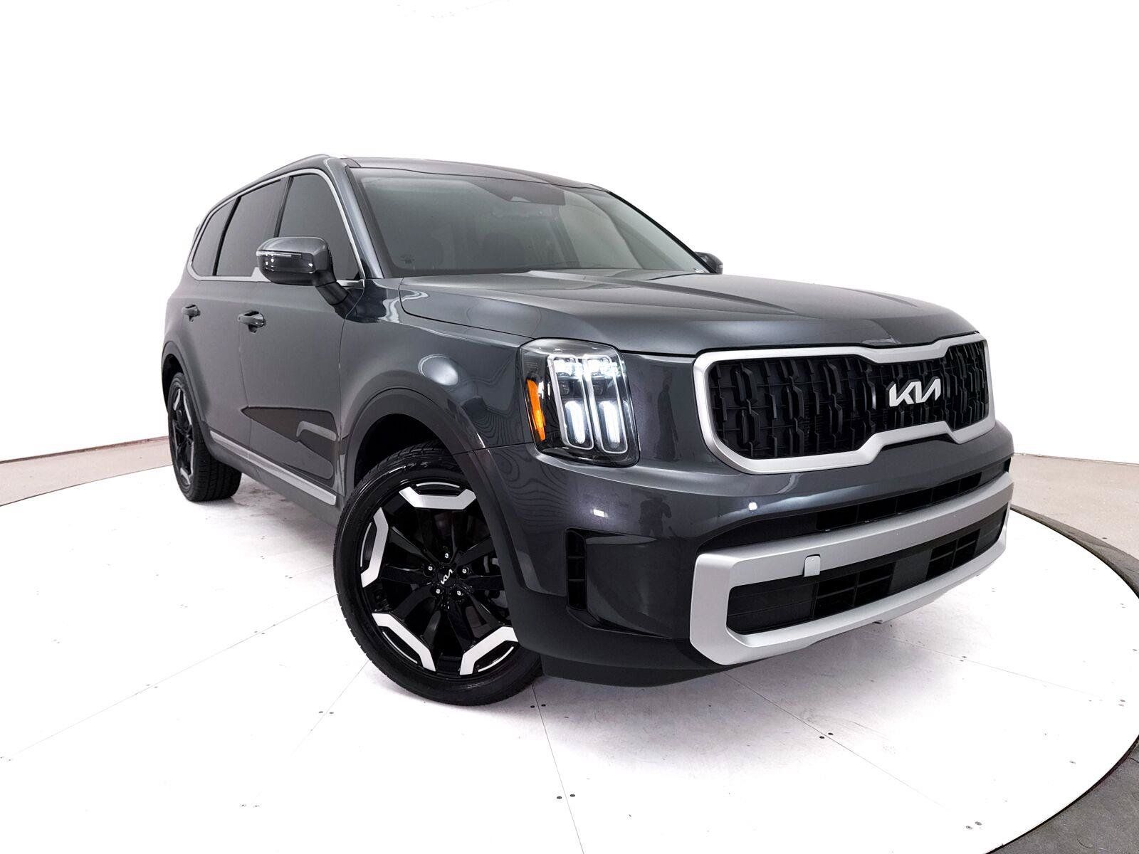 Used 2023 Kia Telluride EX w/ EX Captain's Chair Package FWD image 1