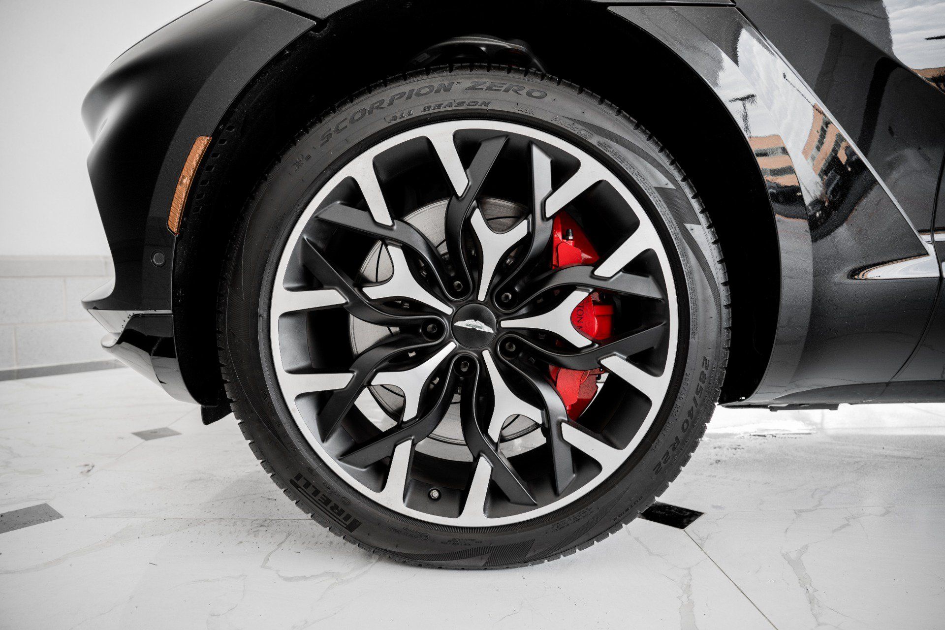 Used 2022 Aston Martin DBX AWD/4WD image 4