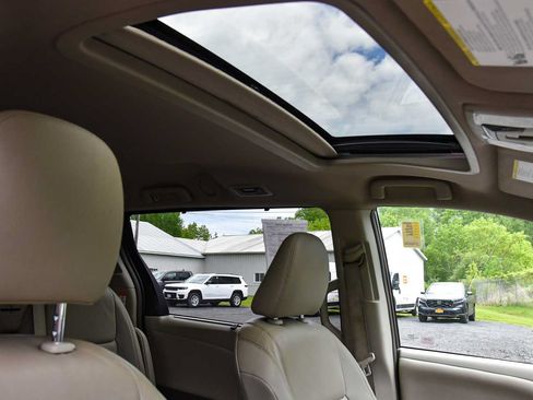 Used 2018 Toyota Sienna XLE FWD image 21